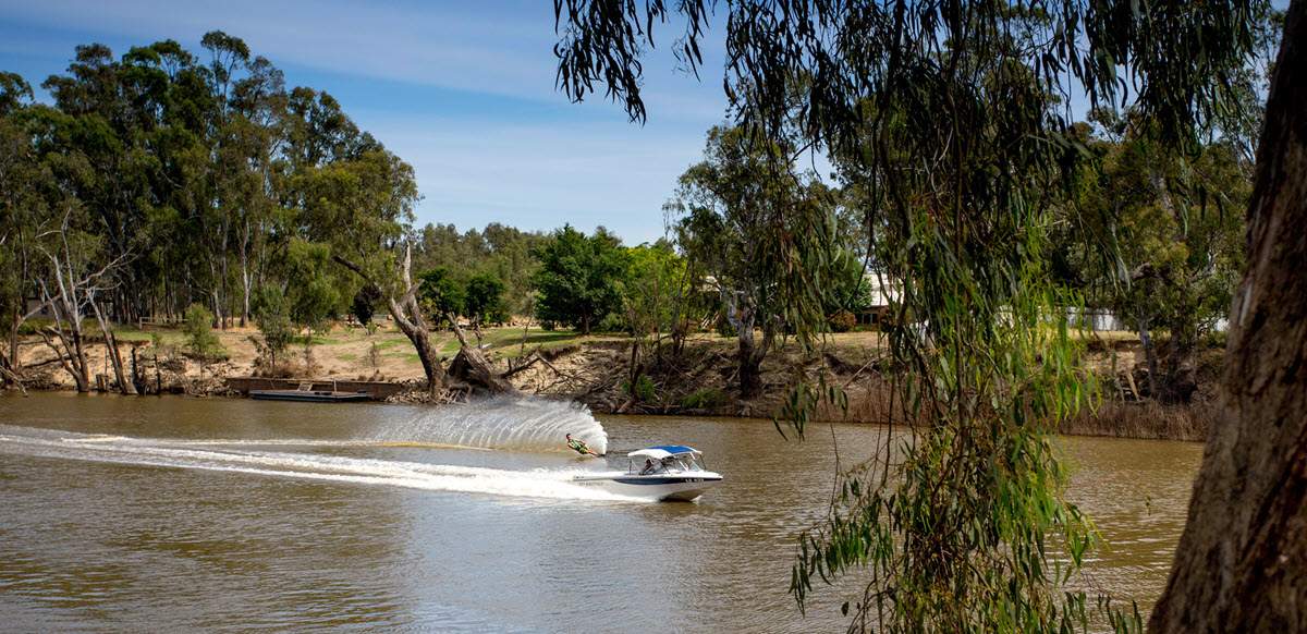 Our holiday park is right on the banks of the Edward River >>BIG4